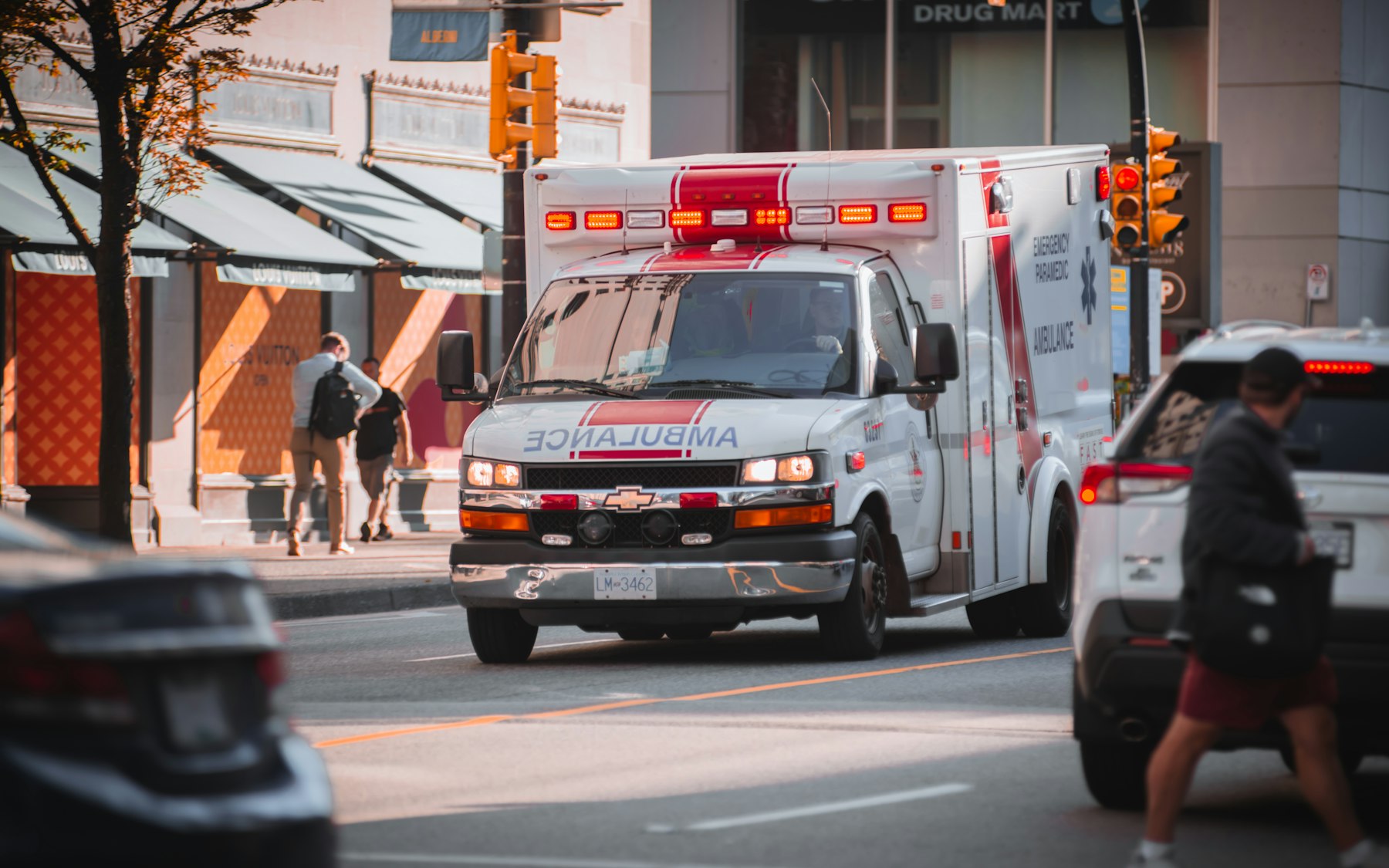 Ambulance en intervention d'urgence — illustration de la construction d'un accident